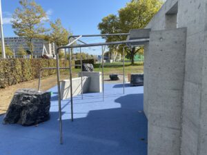 Metallstangen auf der Parkour- und Bewegungsanlage Wankdorf