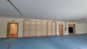 Sprossenwand in der Turnhalle Volksschule Markus