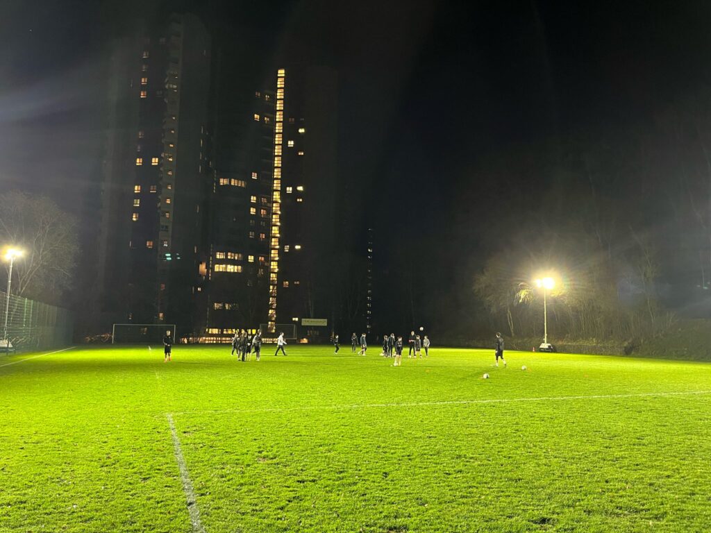 Mobile Beleuchtung auf dem Sportplatz Holenacker