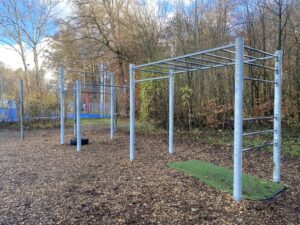 Klimmzugstangen und Gerüste auf der Street-Workout-Anlage Bodenweid