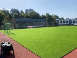 Mobiles Kunstrasenfeld beim Holenacker
