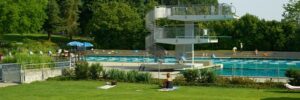 Becken und Springturm Freibad Wyler Bern